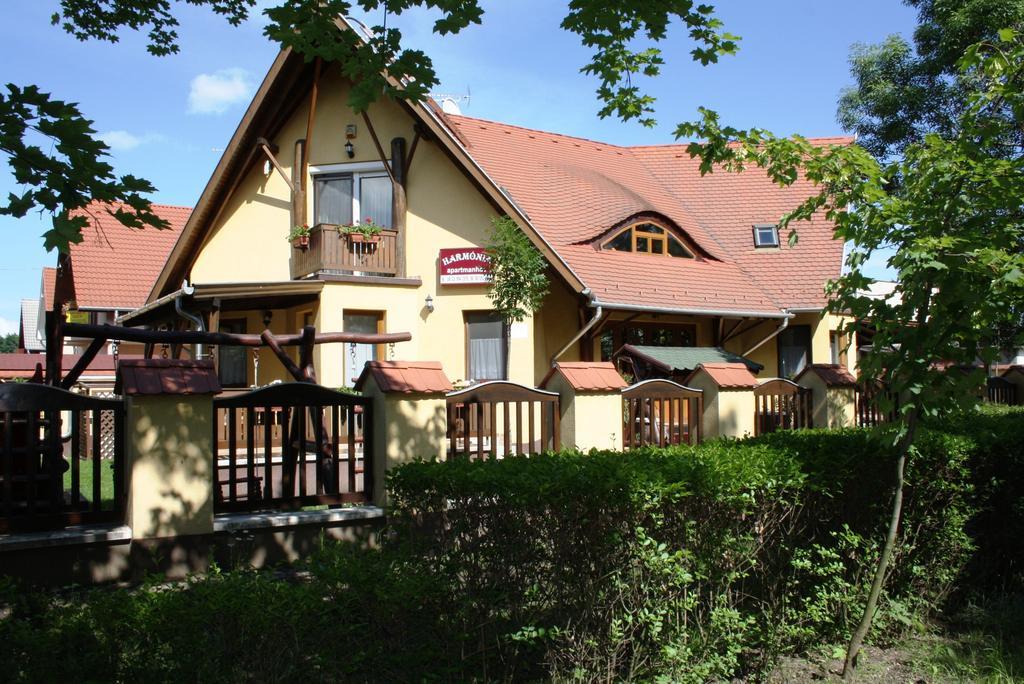 Harmonia Apartmanhaz Hajduszoboszlo Exterior photo