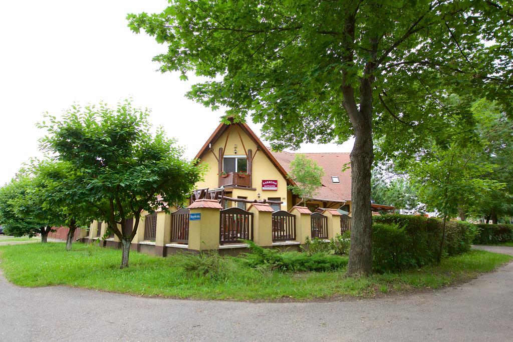 Harmonia Apartmanhaz Hajduszoboszlo Exterior photo