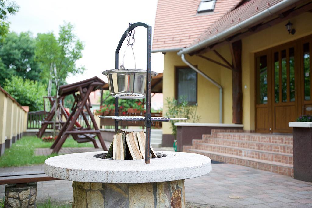 Harmonia Apartmanhaz Hajduszoboszlo Exterior photo
